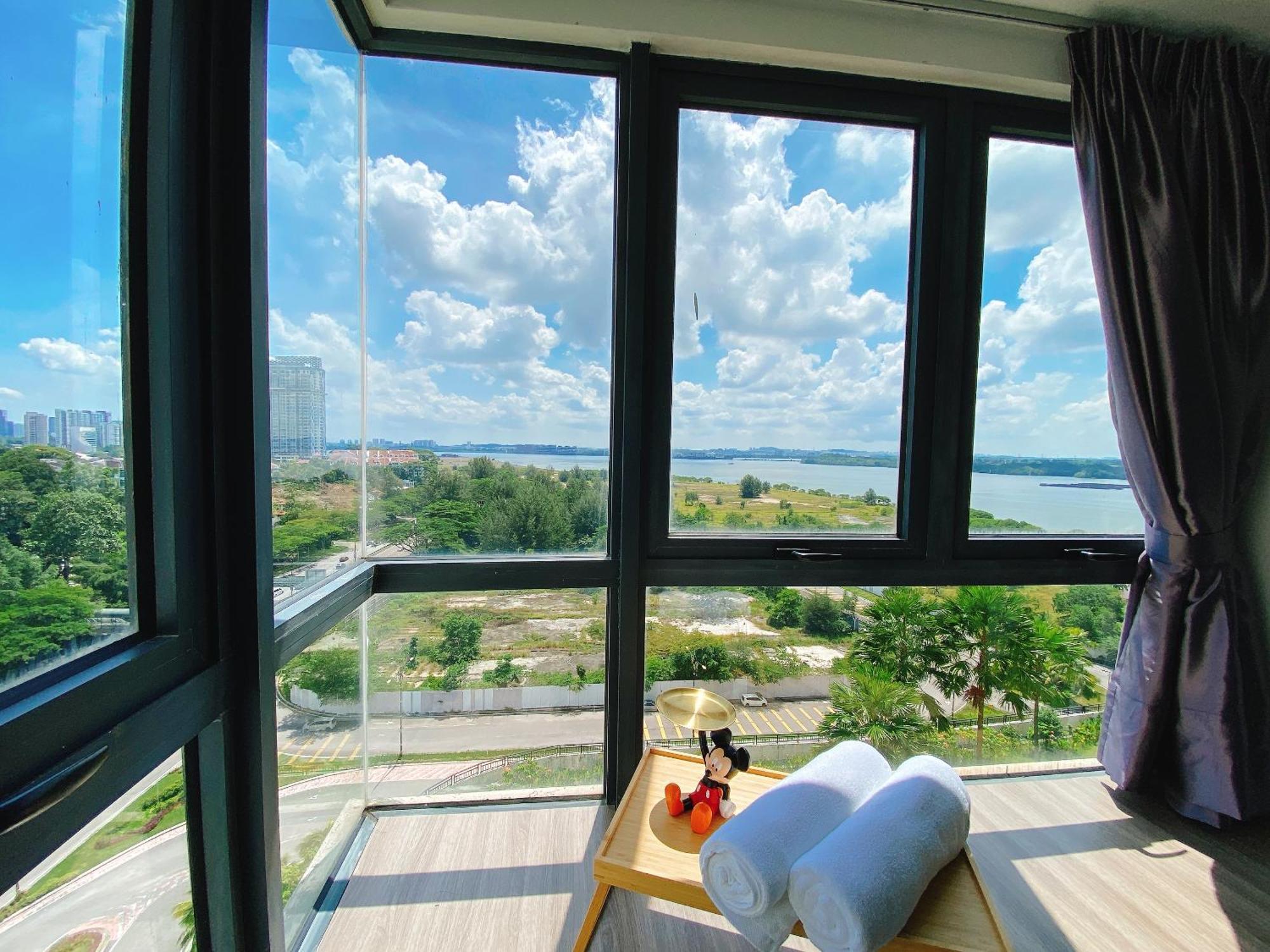 Апартаменты Scenic Country Garden Danga Bay By Lions Bay Джохор-Бару Номер фото