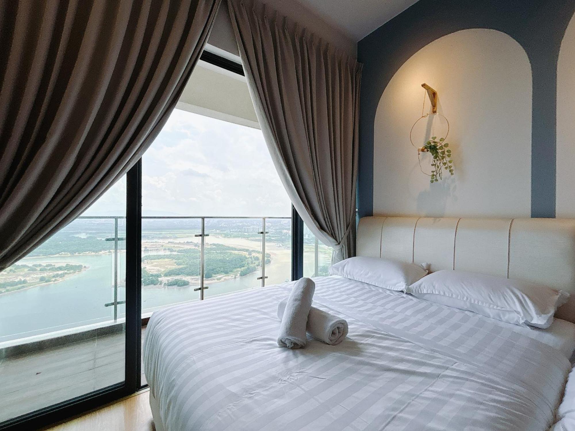 Апартаменты Scenic Country Garden Danga Bay By Lions Bay Джохор-Бару Номер фото