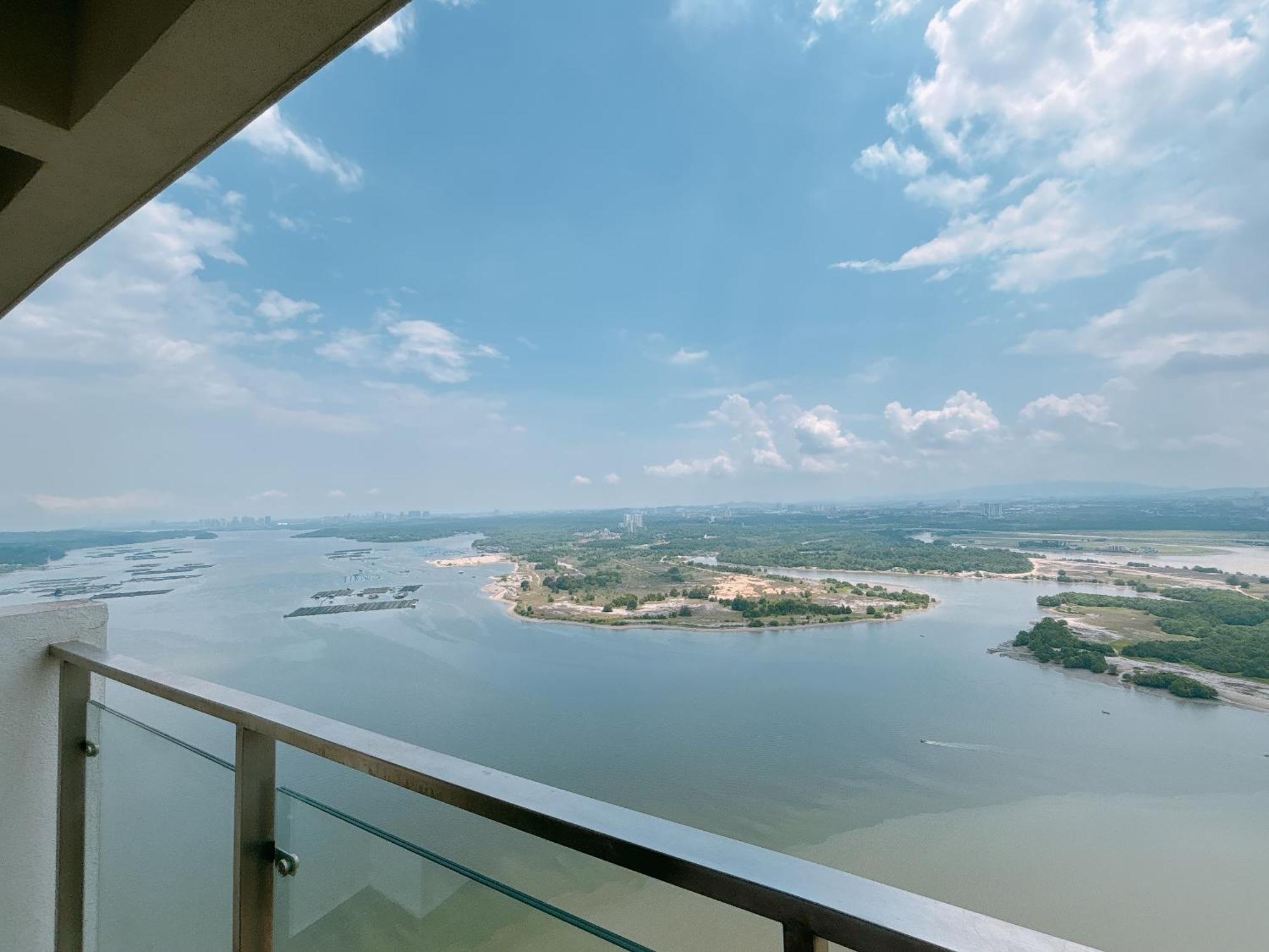 Апартаменты Scenic Country Garden Danga Bay By Lions Bay Джохор-Бару Номер фото